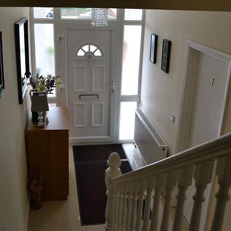 Annie'S Guest House 판버러 외부 사진