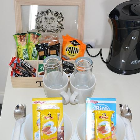 Annie'S Guest House 판버러 외부 사진