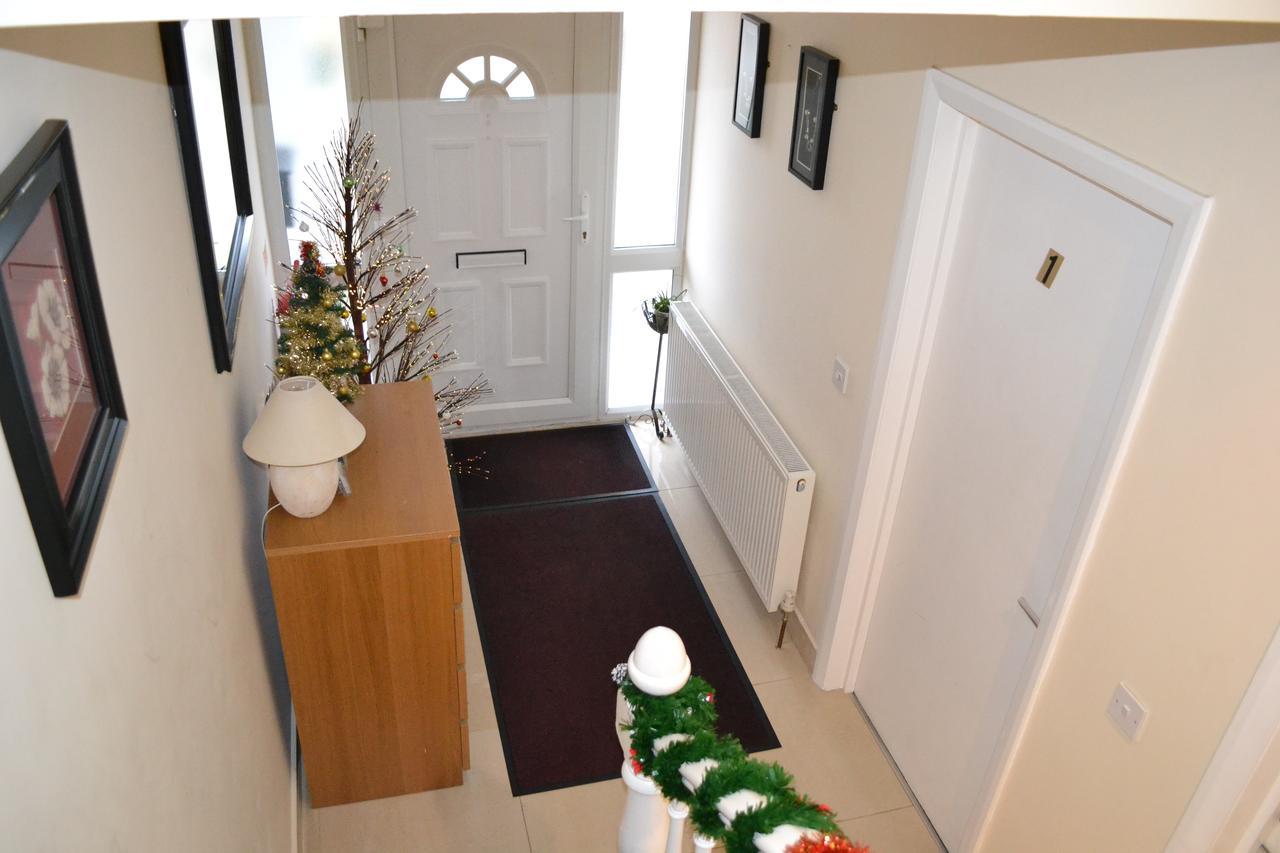 Annie'S Guest House 판버러 외부 사진
