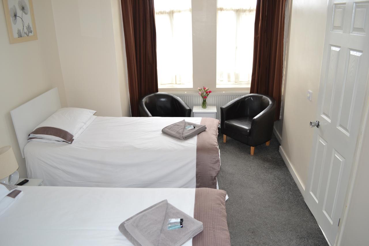 Annie'S Guest House 판버러 외부 사진